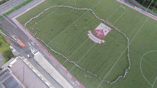 kissing-chain-overhead